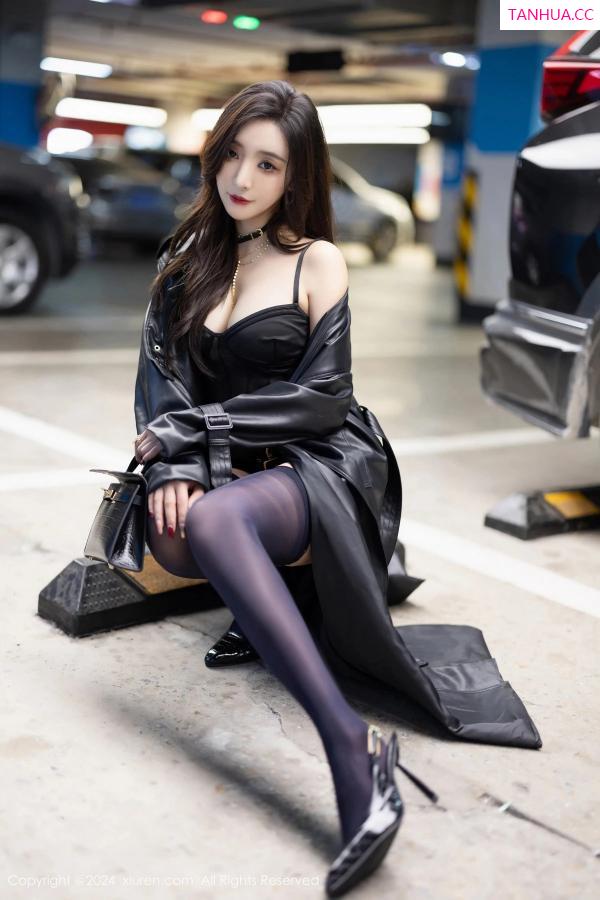 王馨瑶  [XiuRen]高清写真图 2024.02.29 No.8158 王馨瑶yanni 黑丝美腿第9张图片